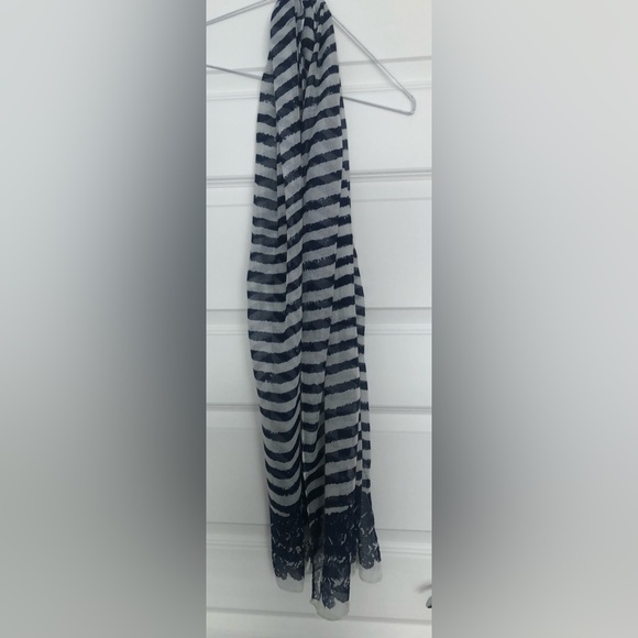 Navy & white light scarf - Picture 1 of 2